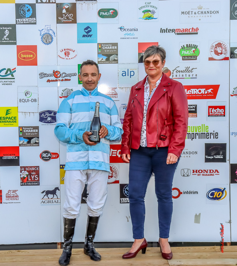 Remise de prix ©Didier POLLART